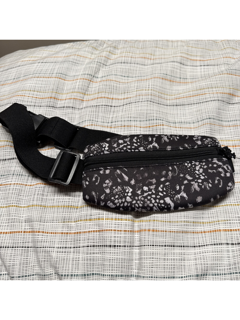 Oak And Reed Belt Bag Black Animal Print Neoprene Logo Zip Fanny Pack Belted Gym